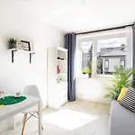 公寓 Apartmenty Ozarow - Aneks Kuchenny, Bezplatny Parking, Spokoj, Blisko Centrum 马佐夫舍地区奥扎鲁夫
